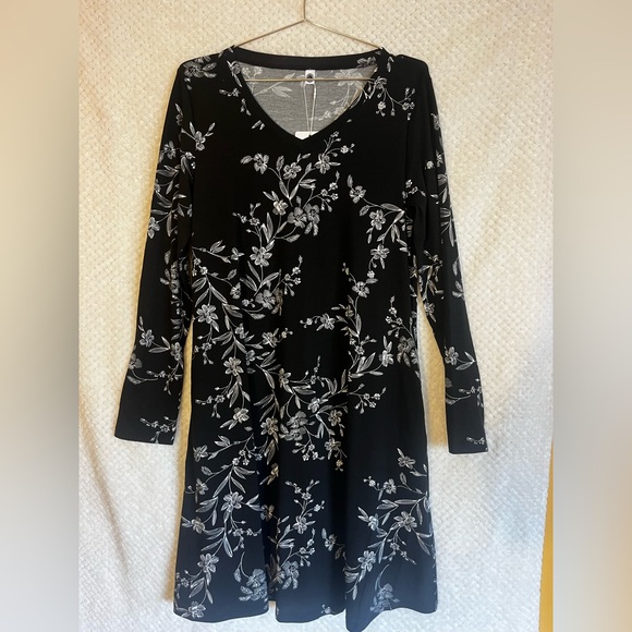 lionstill Dresses & Skirts - Womens Flowy Dress Black Dress with White Floral Pattern Large Casual NWT